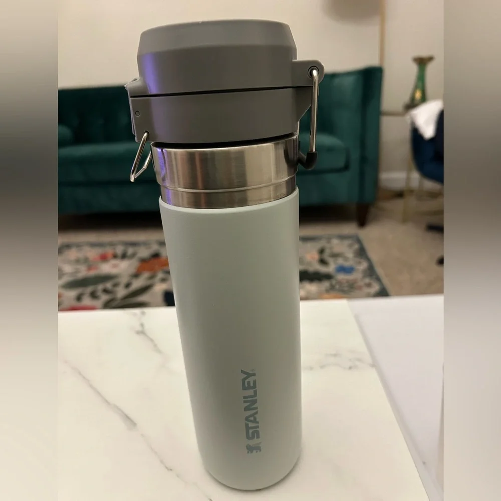 Stanley The Quick Flip Go 24 Oz Water Bottle mist color - Picture 3 of 17